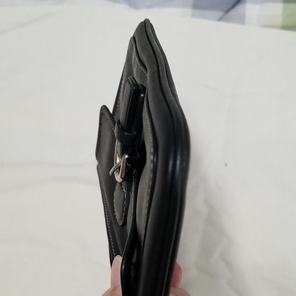 Almost Vintage Coach wristlet can hold a phone. - Picture 4 of 11